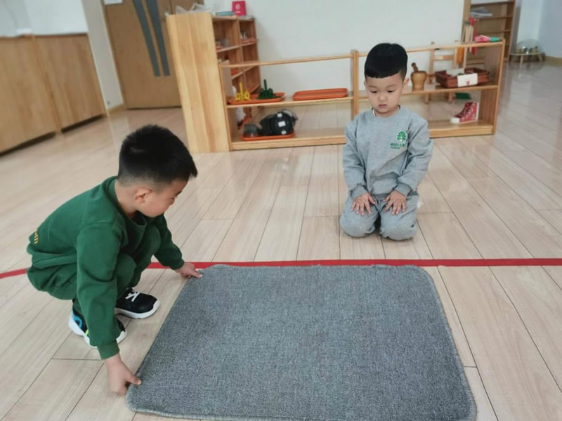 河北青縣跨世紀(jì)幼兒園：蒙氏班小小工作毯，教育成果竟可以這樣棒！