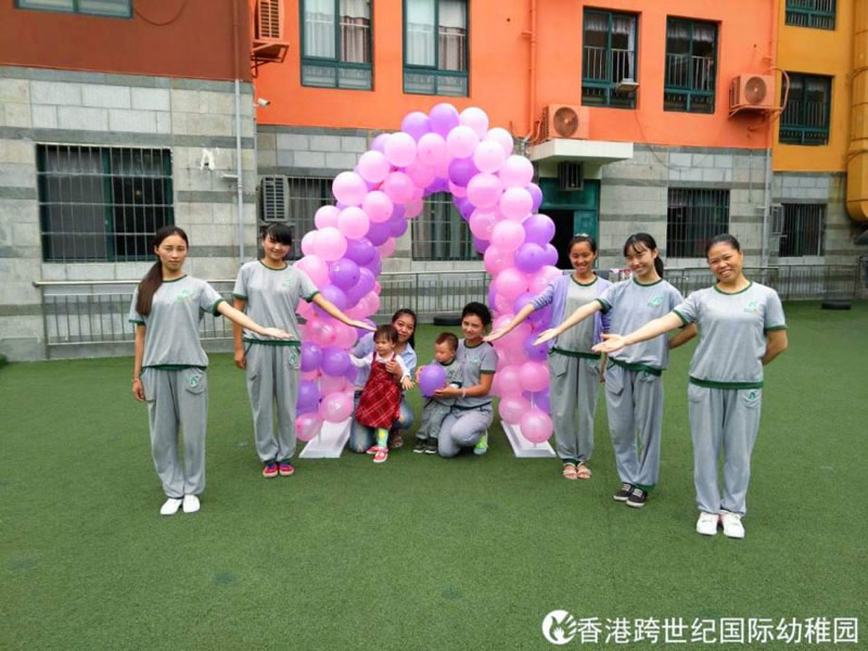 四川省都江堰市香港跨世紀(jì)幼稚園：當(dāng)寶貝走過(guò)“時(shí)光門”……