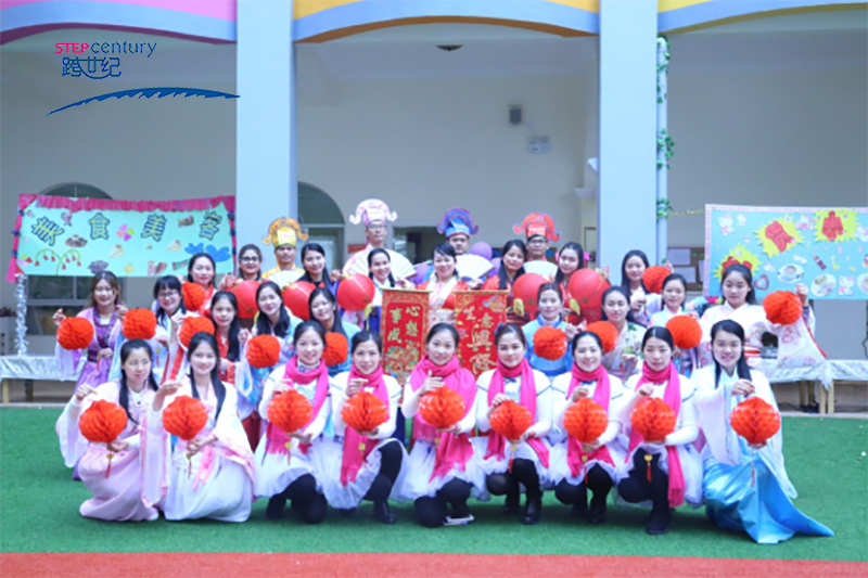 廣州省吳川市旭旭蒙特梭利幼兒園：“夢回大唐 ，中國年集市會(huì)”主題活動(dòng)開始啦!