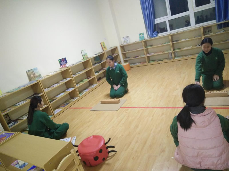 重慶市江津新雅幼兒園：教師努力正當(dāng)時