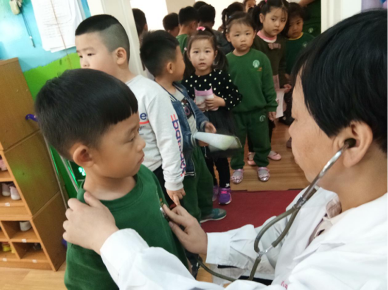 河南省鶴壁跨世紀婦聯(lián)幼兒園：關(guān)注健康，呵護成長