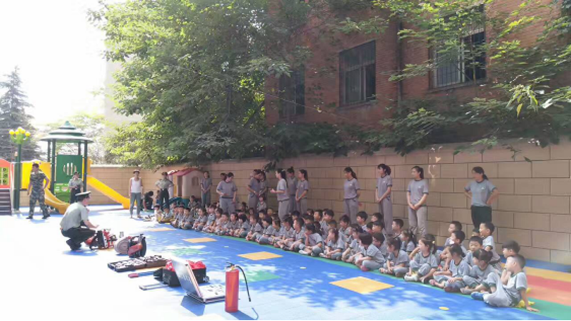 河南省駐馬店跨世紀鵬宇天下幼兒園：安全教育活動—消防演習