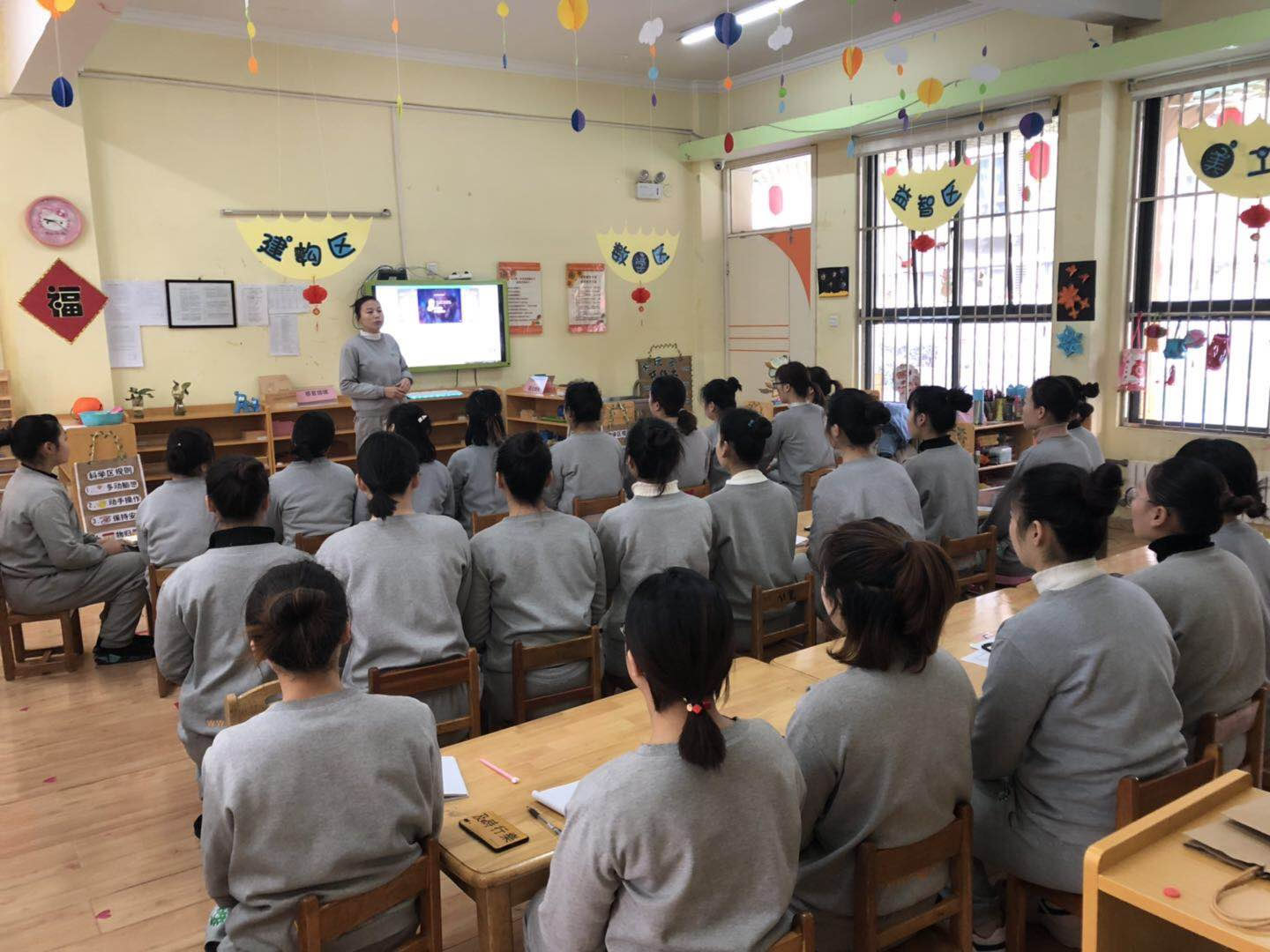 河南鄭州正商明鉆跨世紀幼兒園：2019年幼兒園教師師德課，竟有這效果?