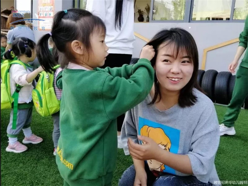 四川達(dá)州英華跨世紀(jì)幼兒園：家長(zhǎng)助教日，幼兒園的微信還能這么做!