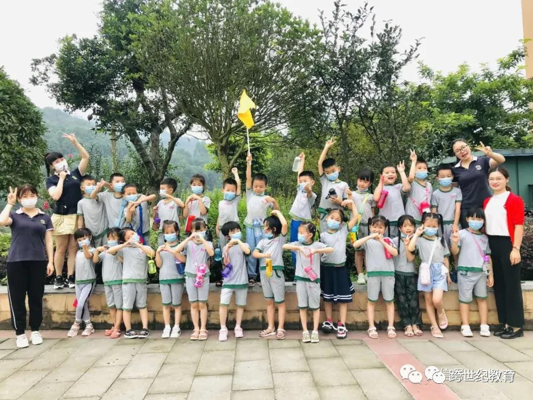 四川瀘縣愛迪·嘉億幼稚園送給孩子的畢業(yè)禮物——我與你一起參觀小學(xué)！