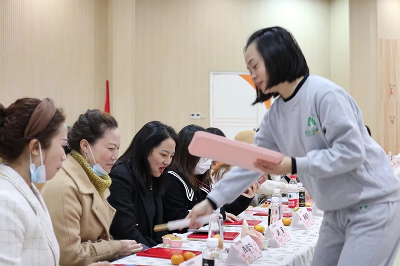 四川成都跨世紀(jì)派森幼兒園：家園共育，愛的合力，從家委會、伙委會開始
