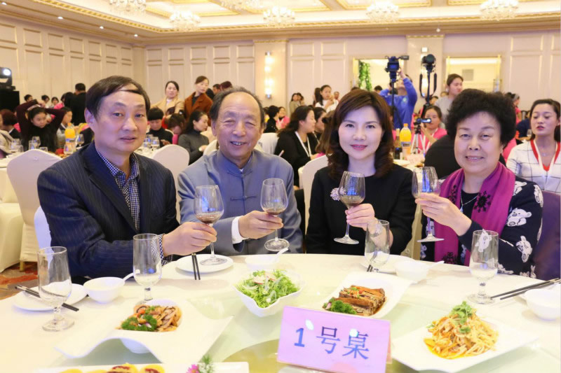 “同心、同路、創(chuàng)未來”，年度晚宴開啟，跨世紀(jì)揚(yáng)帆再起航