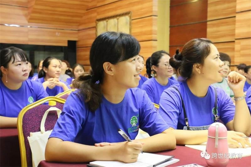 “玩轉(zhuǎn)語文”，跨世紀(jì)高級語文研修班在鄭歡樂開講