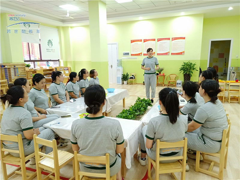 聯(lián)盟園園長親筆感謝信送給跨世紀總部，不是親人，勝似親人