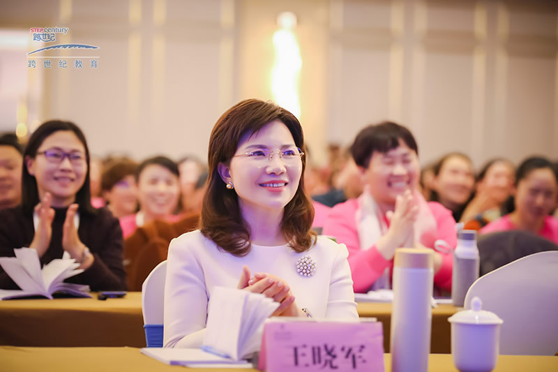 “教育興國，教師興教”，跨世紀(jì)總經(jīng)理兼教育總監(jiān)王曉軍致禮第34個教師節(jié)