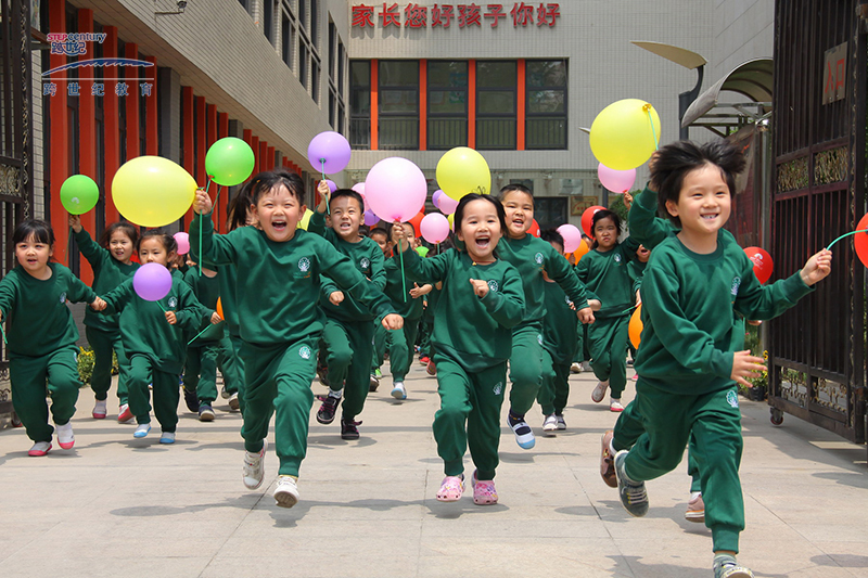不忘初心，同“智慧樹”共成長;砥礪前行，做“高品質(zhì)”幼兒園