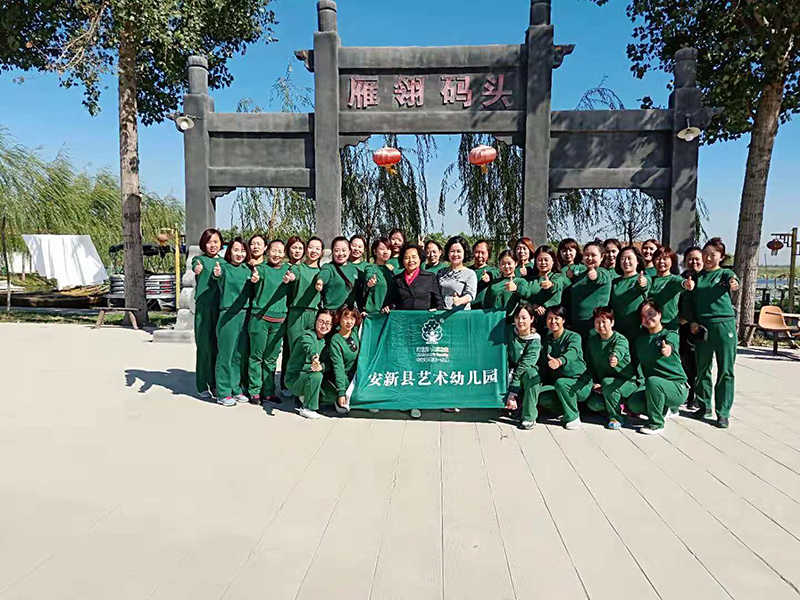河北跨世紀(jì)安新藝術(shù)幼兒園：引進(jìn)蒙氏教育，造福當(dāng)?shù)睾⒆樱?/></a></dt>
      <dd>
      	<a href=