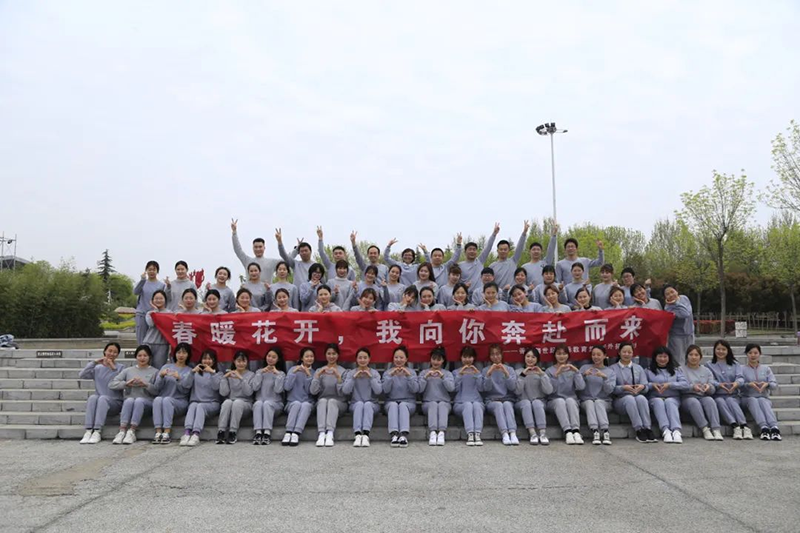 跨世紀(jì)教育：春暖花開，我向你奔赴而來(lái)！