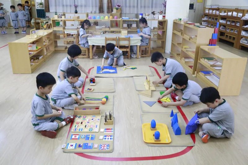幼兒園值得夸耀的不是硬件設(shè)施，而是幼兒教師
