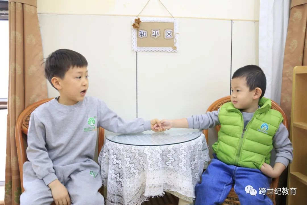 蒙氏教育：孩子不愛“分享”？抓住新學(xué)期開學(xué)教育好時機(jī)幫助孩子！