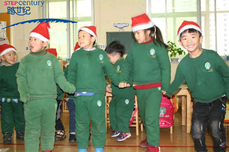 河南省南陽市興宛幼兒園：幸福環(huán)繞寶貝，圣誕樂享不停！354.png