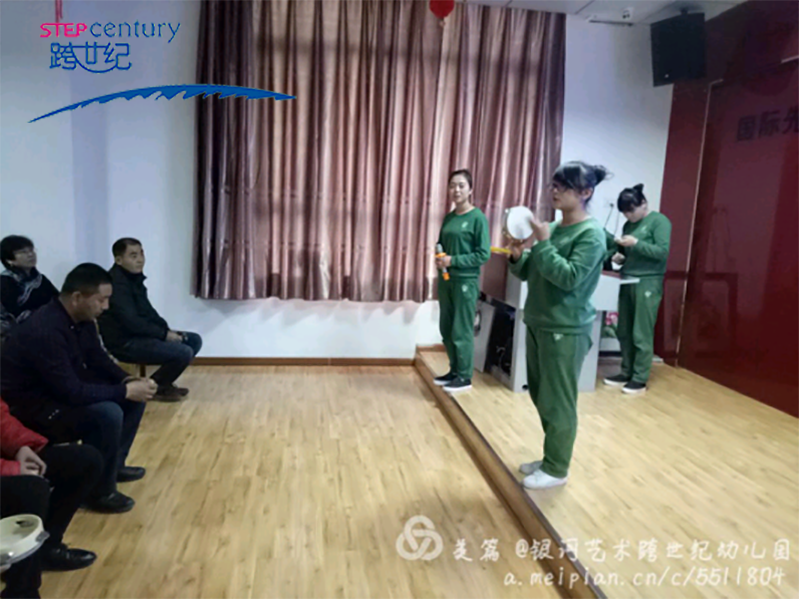 青海民和縣銀河藝術(shù)跨世紀幼兒園：“課程之夜”活動精彩瞬間402.png