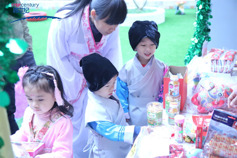 廣州省吳川市旭旭蒙特梭利幼兒園：“夢(mèng)回大唐 ，中國(guó)年集市會(huì)”主題活動(dòng)開(kāi)始啦！451.png