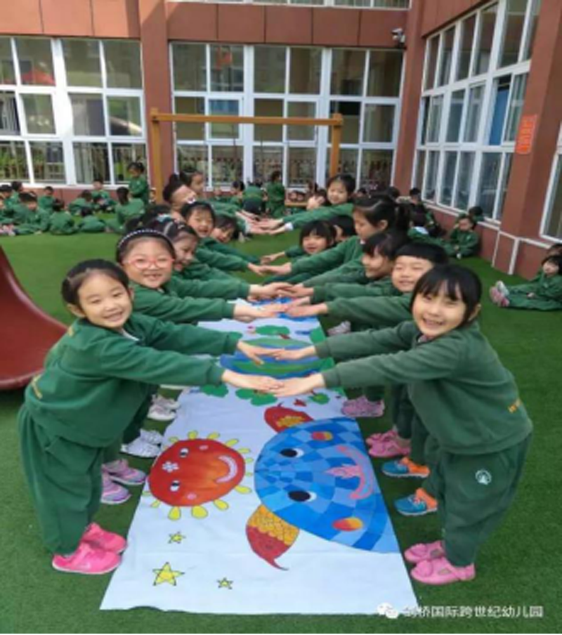 河南省駐馬店跨世紀(jì)幼兒園：愛護的家園！306.png