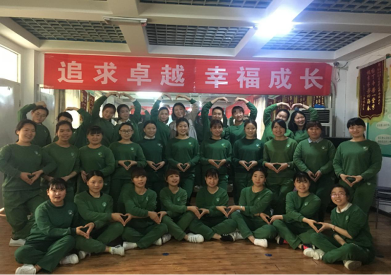 河南省洛陽(yáng)跨世紀(jì)西工雙語(yǔ)實(shí)驗(yàn)幼兒園：一起學(xué)習(xí)，共同進(jìn)步！239.png