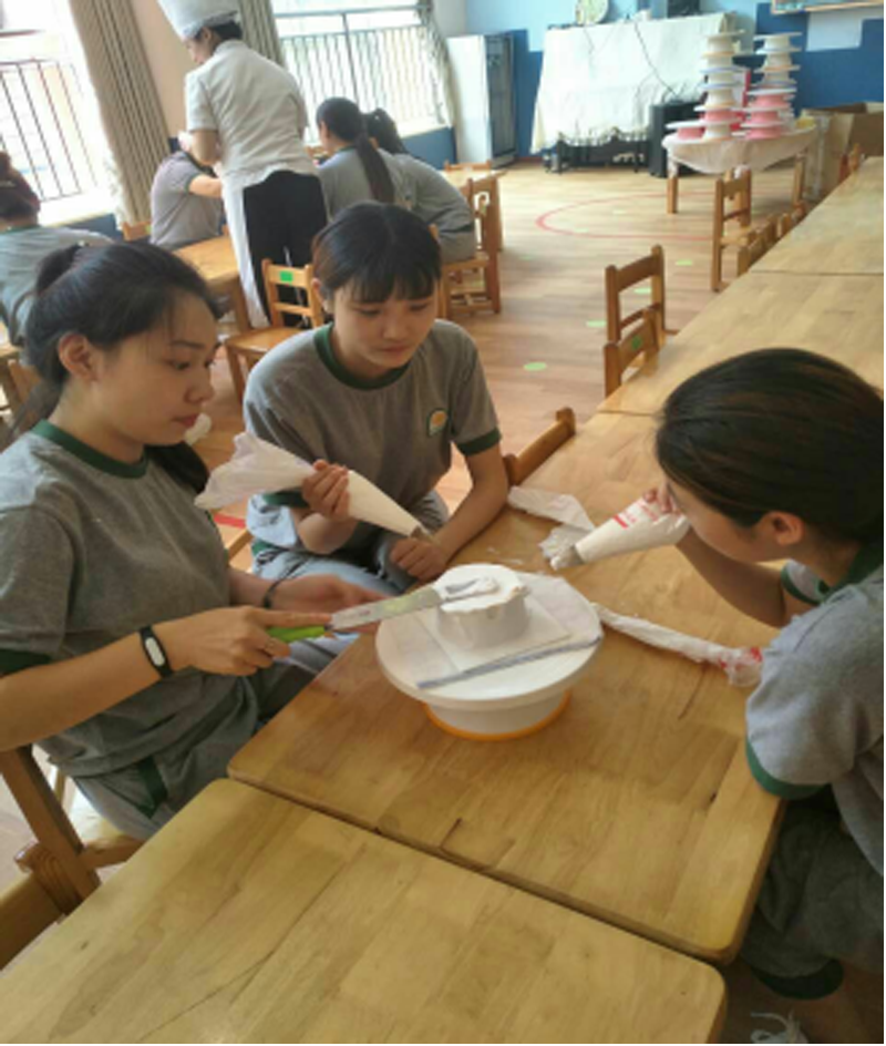 河南省駐馬店跨世紀(jì)鵬宇天下城幼兒園：我和爸爸有個(gè)約會(huì)522.png