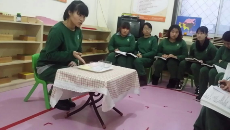 河北省三河跨世紀(jì)東方金子塔幼兒園：教具PK開始啦！238.png