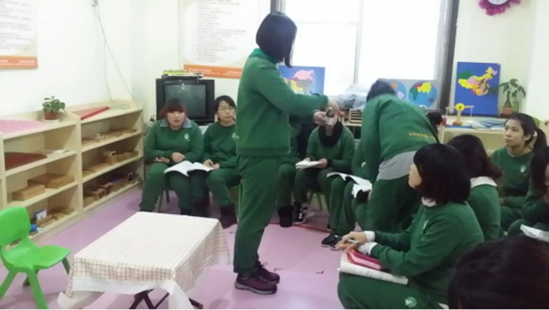 河北省三河跨世紀(jì)東方金子塔幼兒園：教具PK開始啦！287.png